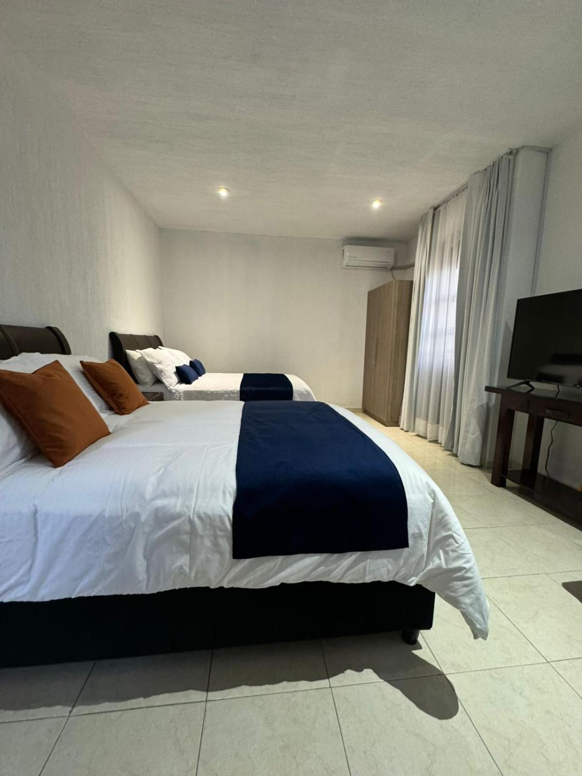Suite Los Angeles Tecozautla Exterior photo