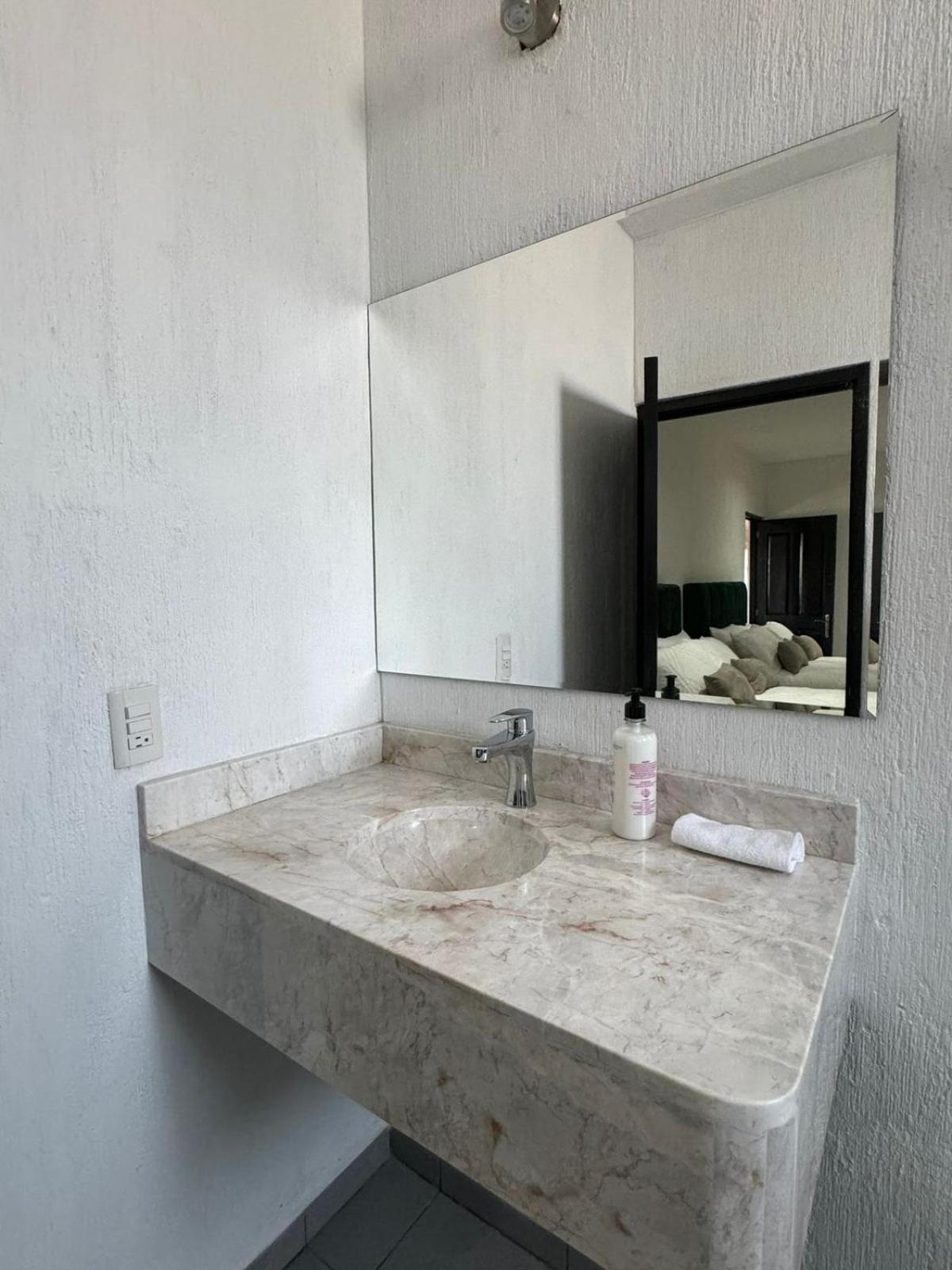 Suite Los Angeles Tecozautla Exterior photo